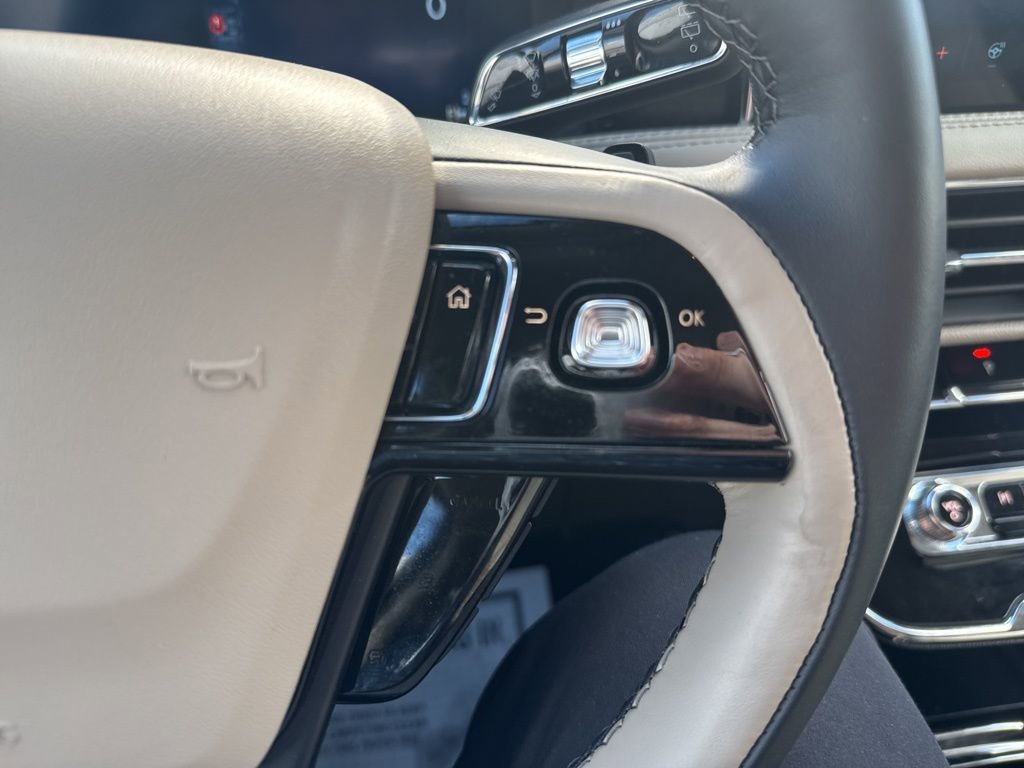 Used 2025 Lincoln Corsair Reserve w/ Jet Appearance Package image 12