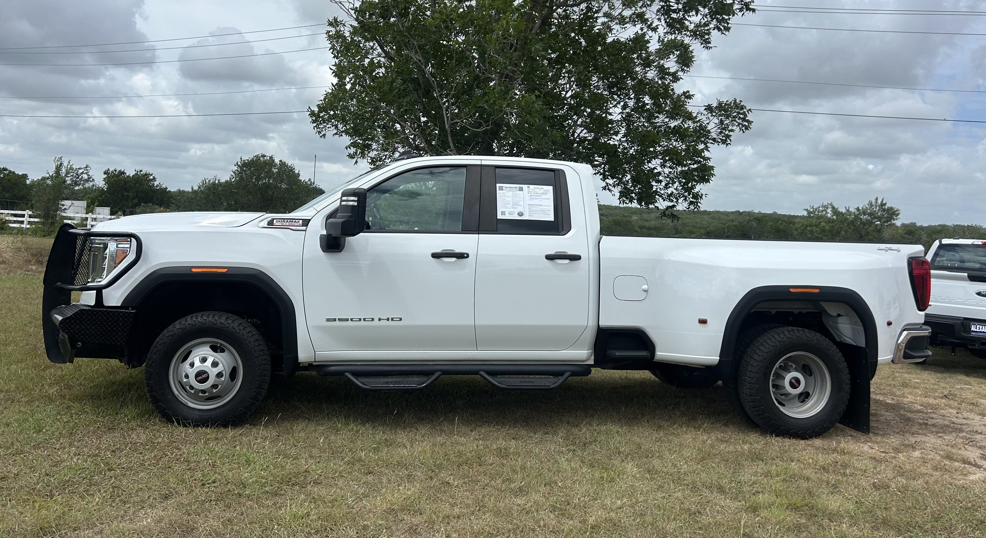 Used 2023 GMC Sierra 3500 Pro w/ Convenience Package AWD/4WD image 3