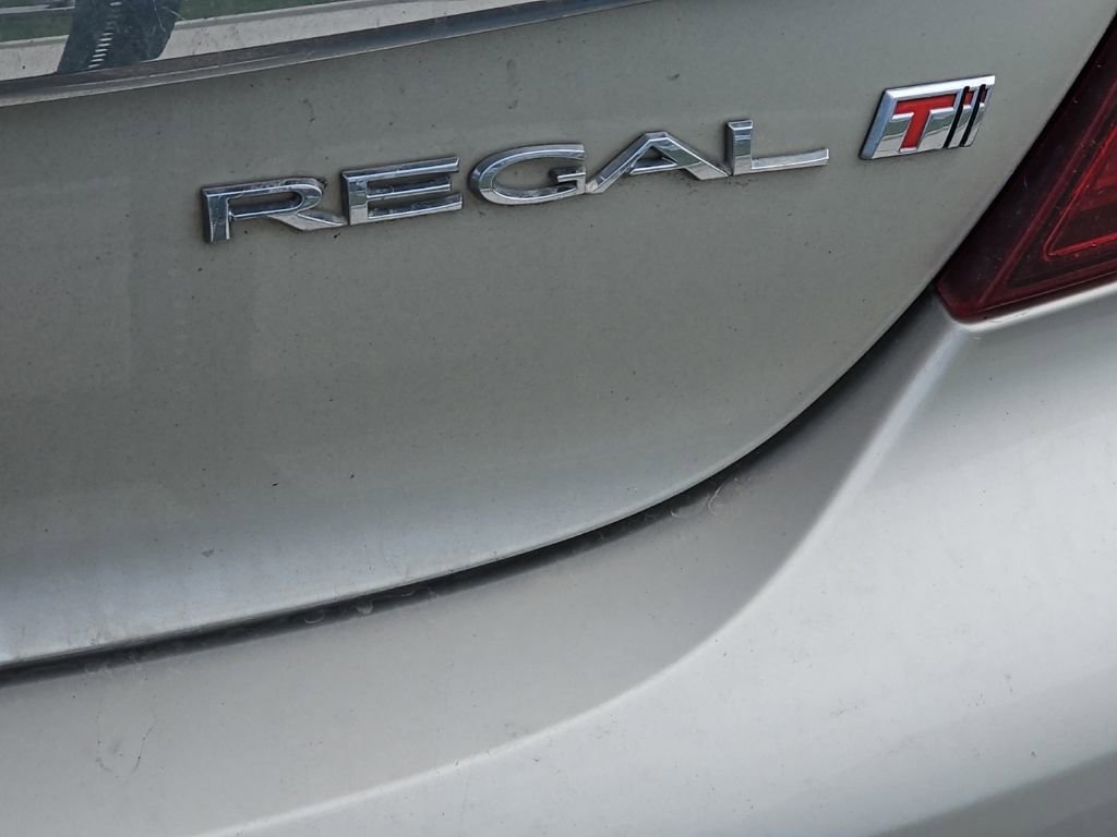 Used 2015 Buick Regal Premium w/ Experience Buick Package image 16