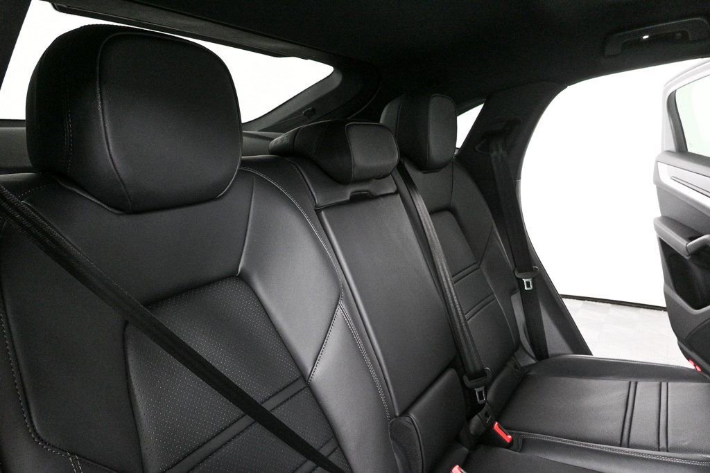Certified 2026 Porsche Cayenne Coupe AWD/4WD image 23