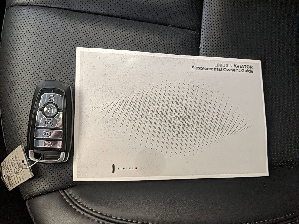 Used 2025 Lincoln Aviator AWD image 29