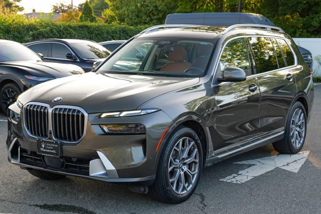 Used 2024 BMW X7 xDrive40i AWD/4WD image 3