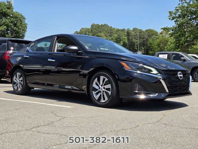 Used 2025 Nissan Altima 2.5 S FWD image 3