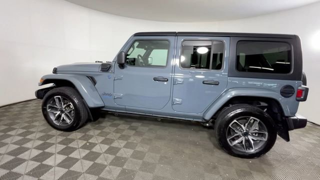 Used 2024 Jeep Wrangler Unlimited w/ Convenience Group AWD/4WD image 11