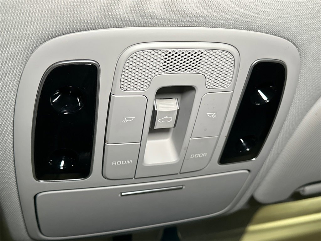 Used 2018 Kia Soul EV + w/ Sun & Fun Package image 32