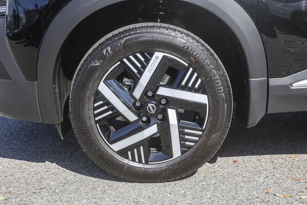 Used 2026 Nissan Kicks SV FWD image 11