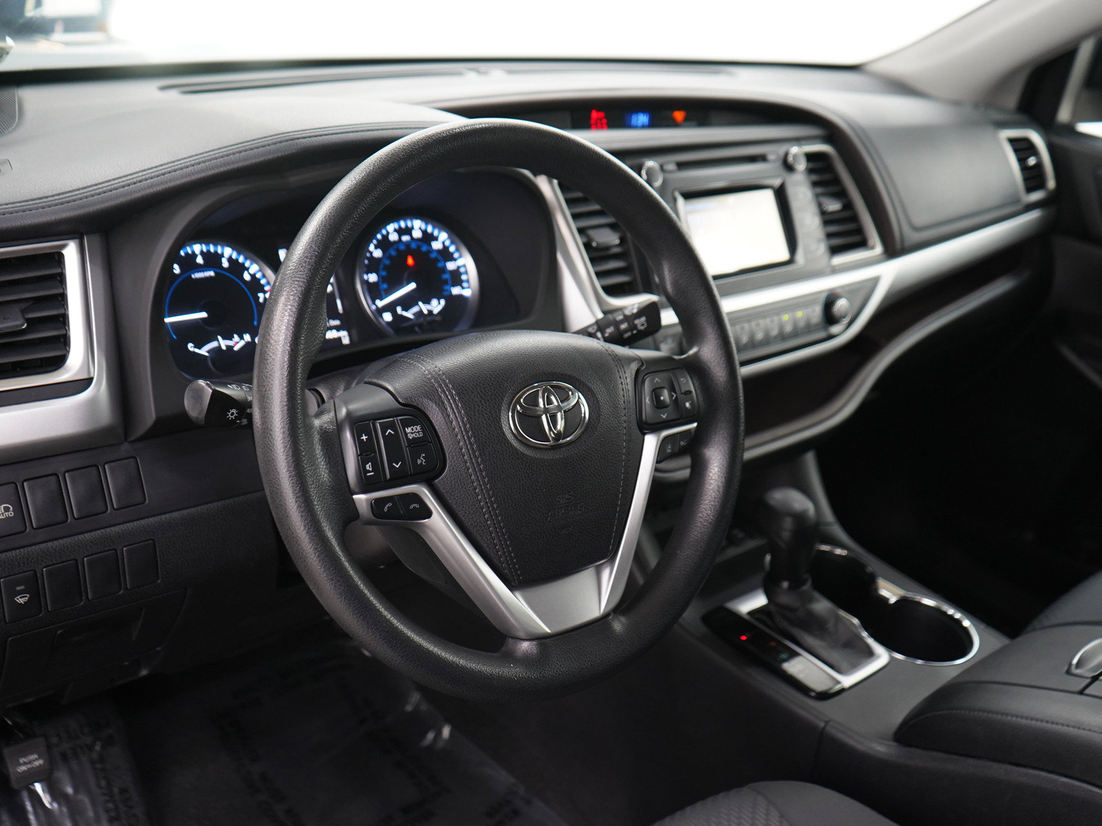 Used 2017 Toyota Highlander LE AWD/4WD image 21