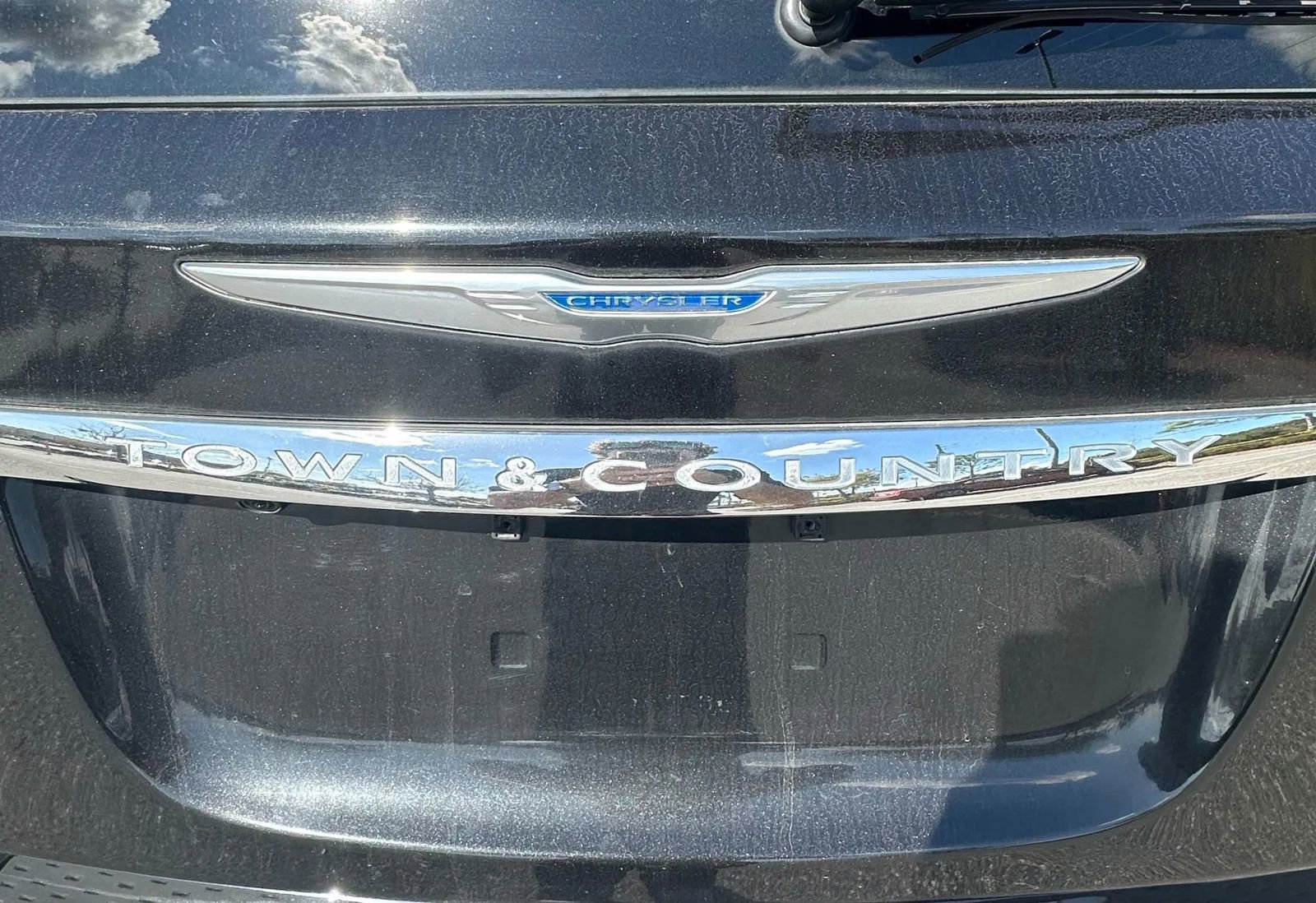 Used 2014 Chrysler Town & Country Touring image 6