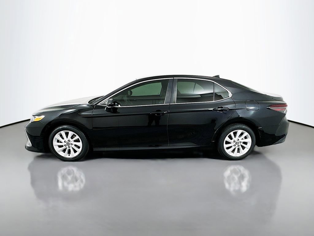 Used 2022 Toyota Camry LE image 8