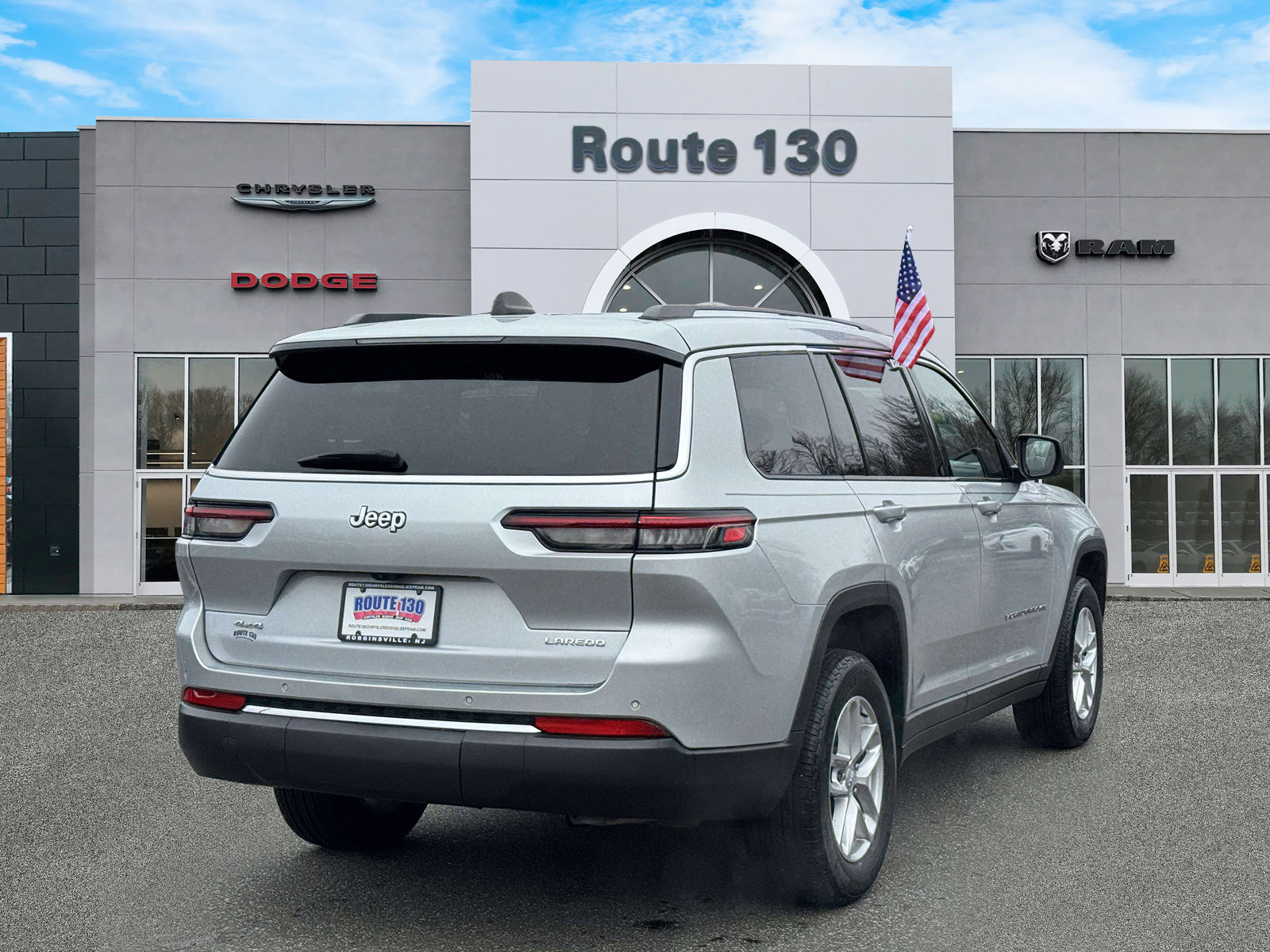 Used 2023 Jeep Grand Cherokee L Laredo AWD/4WD image 4