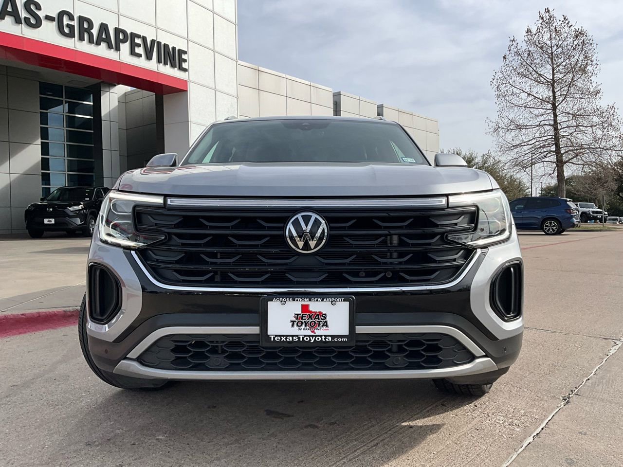 Used 2025 Volkswagen Atlas Cross Sport SE image 3