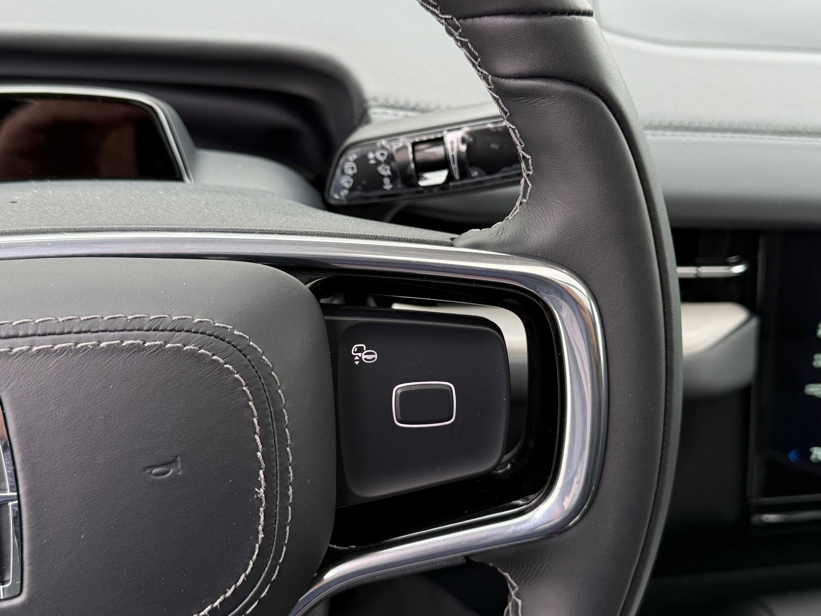 New 2026 Lincoln Navigator L Reserve AWD/4WD image 30