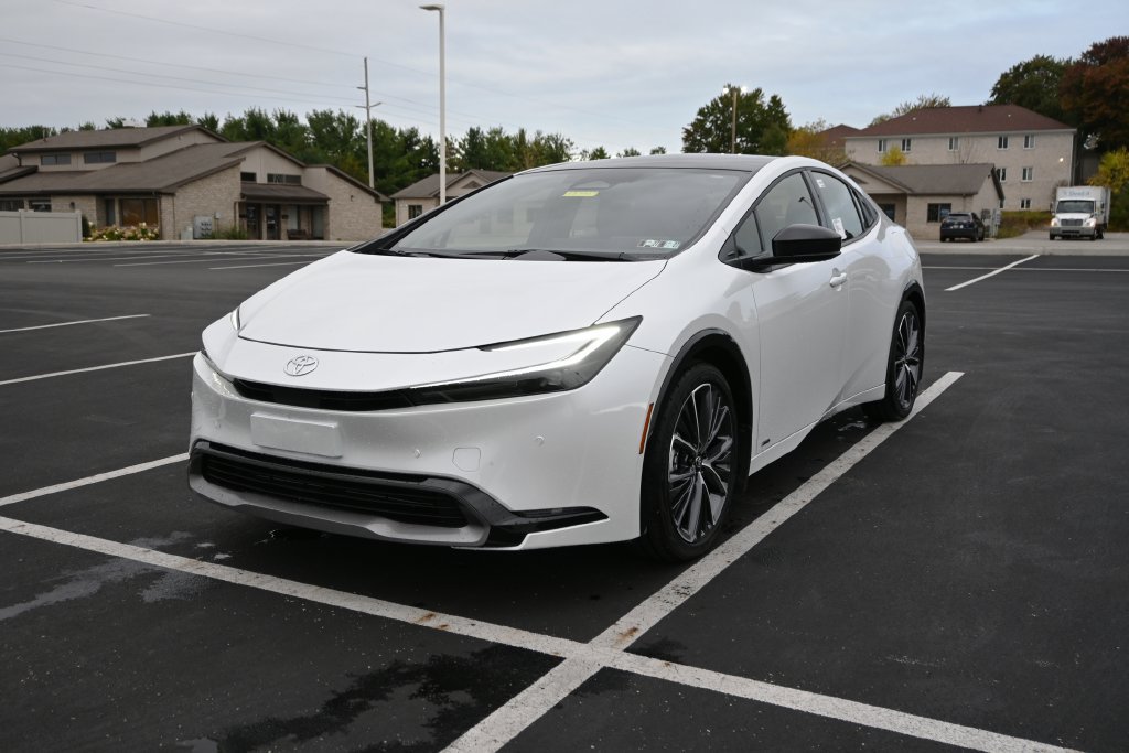 New 2027 Toyota Prius XLE AWD/4WD image 2