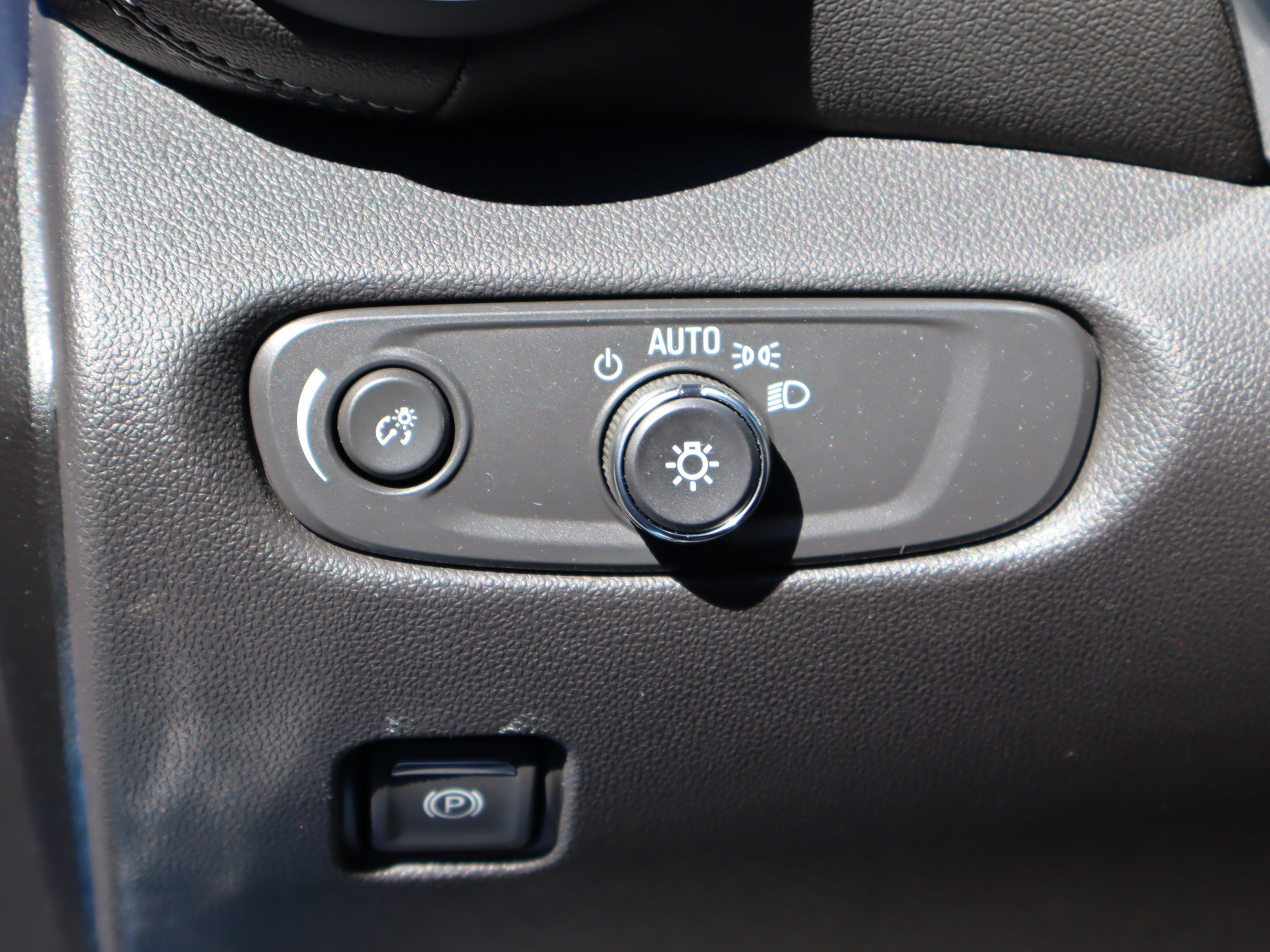 Used 2026 Chevrolet Blazer LT w/ Convenience Package FWD image 18
