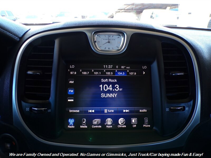 Used 2015 Chrysler 300 Limited RWD image 39