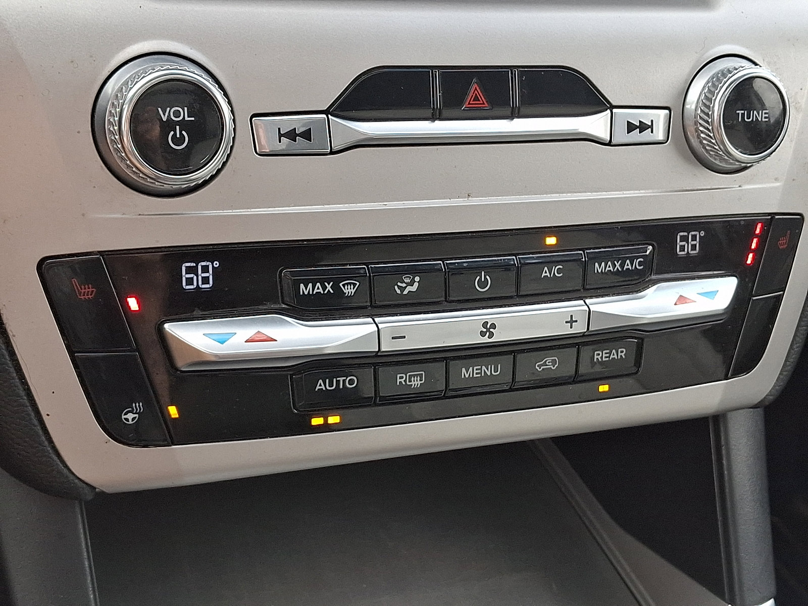 Used 2021 Ford Explorer XLT w/ Equipment Group 202A image 18