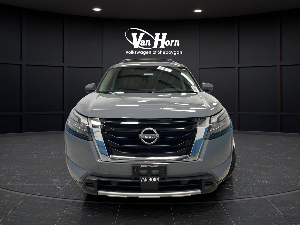 Used 2025 Nissan Pathfinder Platinum AWD/4WD image 2