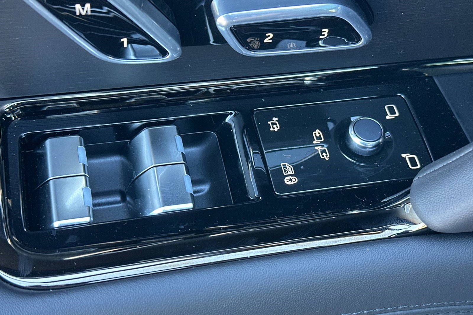 Used 2025 Land Rover Range Rover Sport SE image 15