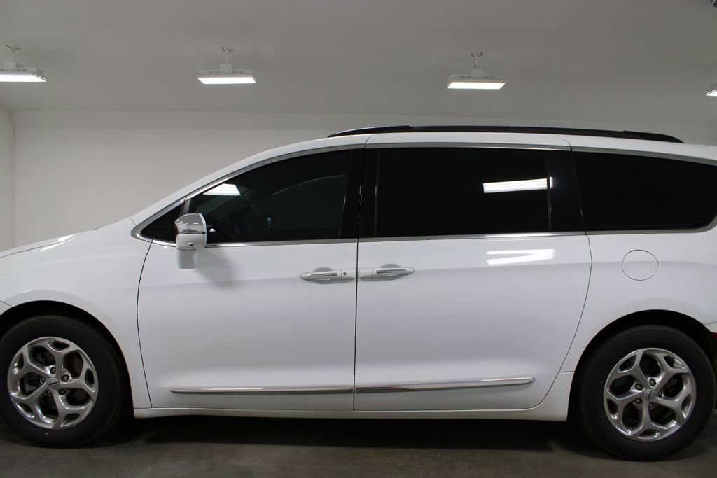 Used 2022 Chrysler Pacifica Limited image 6