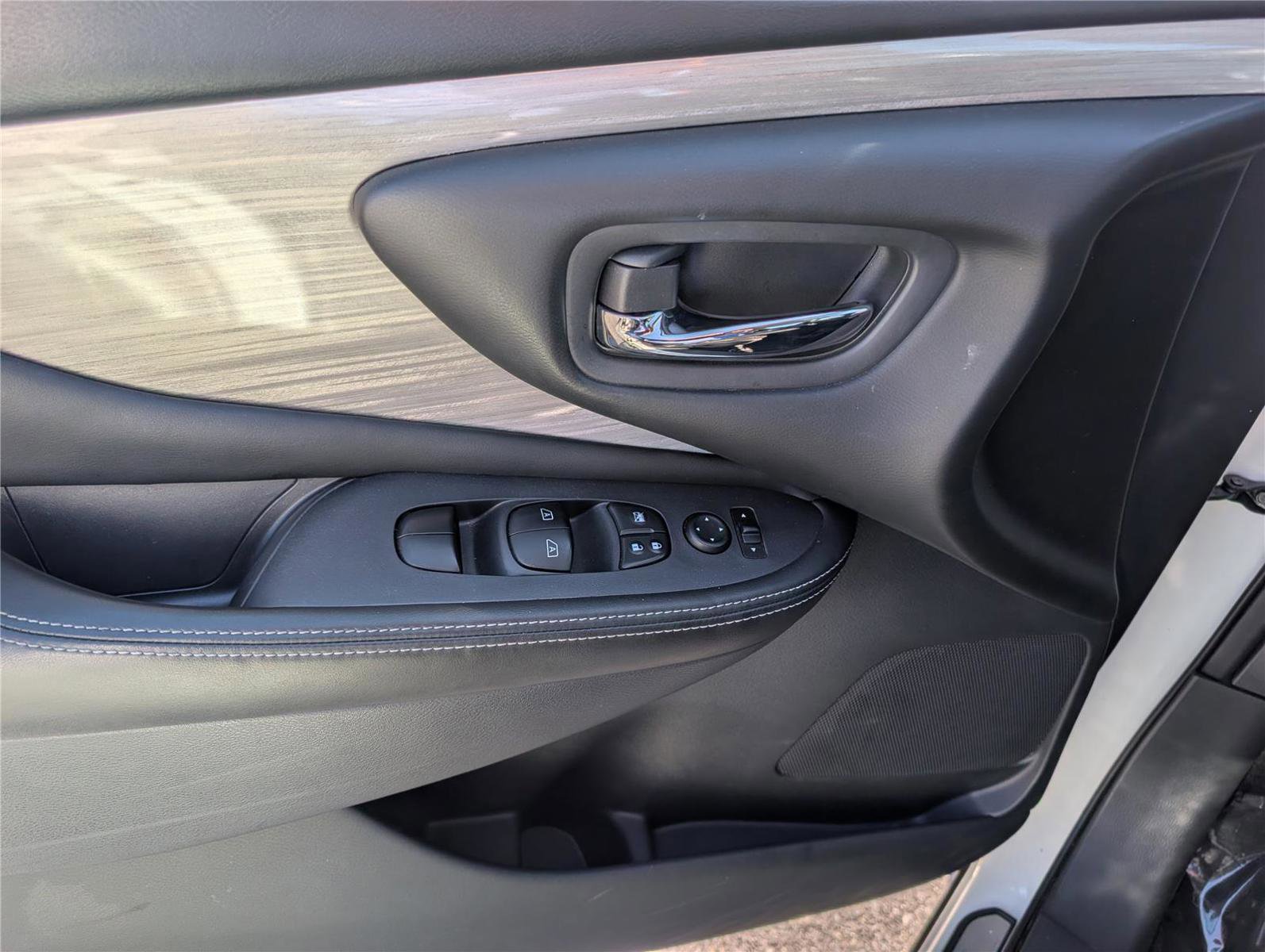 Used 2018 Nissan Murano SV AWD/4WD image 19