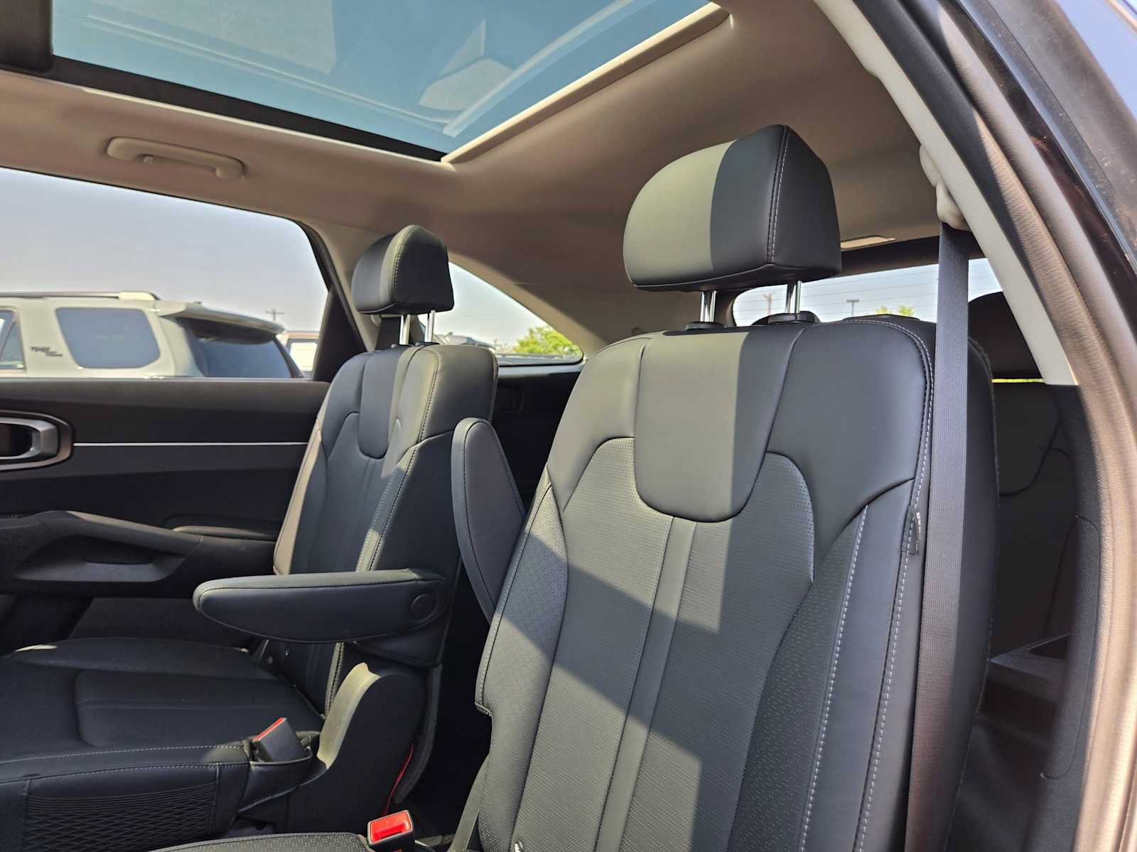Used 2025 Kia Sorento EX w/ EX Panoramic Sunroof Package AWD/4WD image 18
