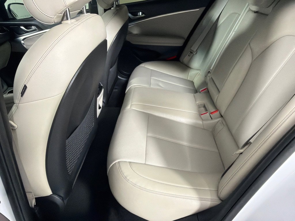 Used 2022 Genesis G70 2.0T RWD image 19