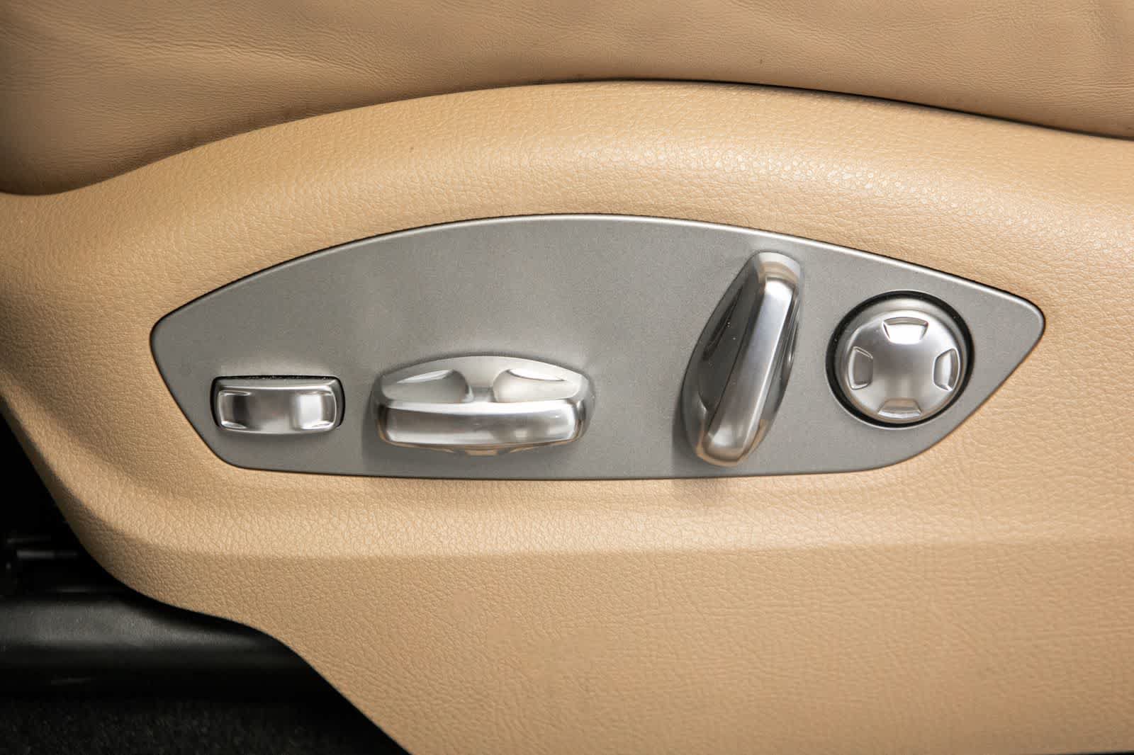 Certified 2024 Porsche Macan AWD/4WD image 19