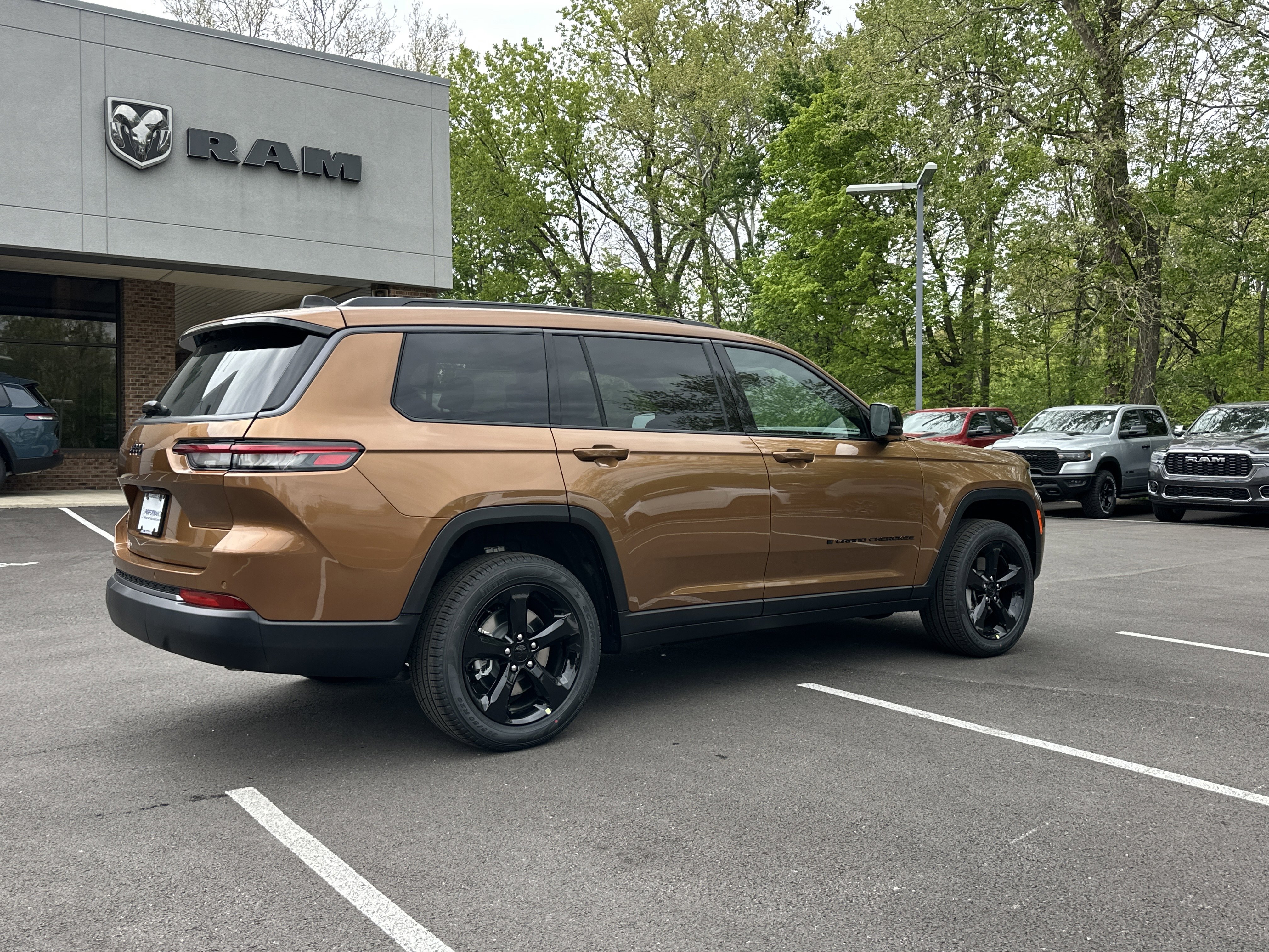 New 2026 Jeep Grand Cherokee L Limited AWD/4WD image 19