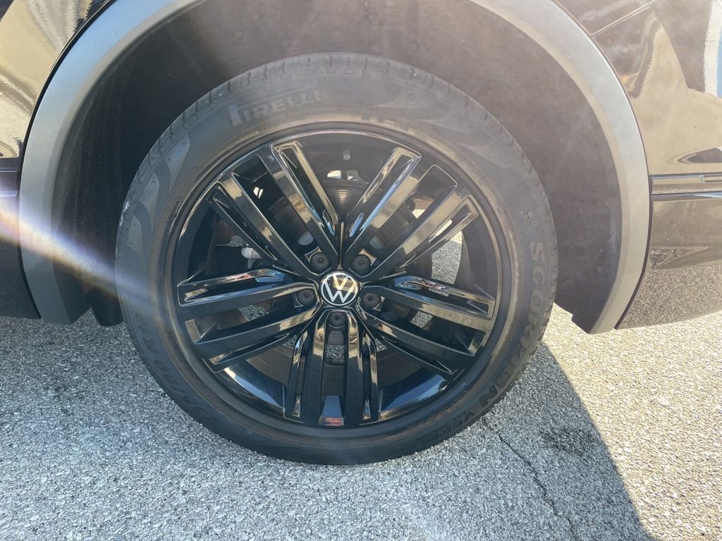Used 2022 Volkswagen Tiguan SE R-Line image 54