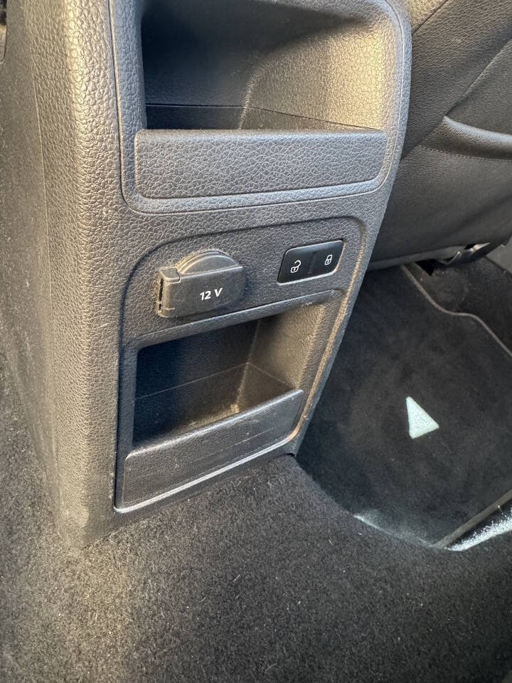 Used 2011 Volkswagen Jetta SE FWD image 18