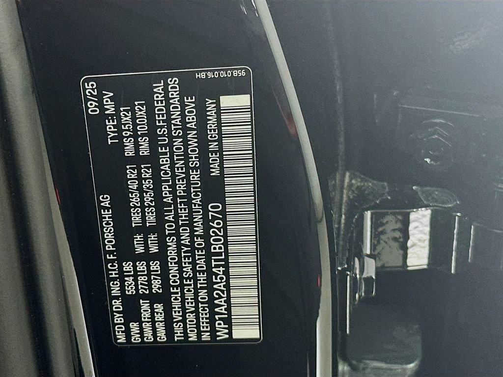 Certified 2026 Porsche Macan image 35