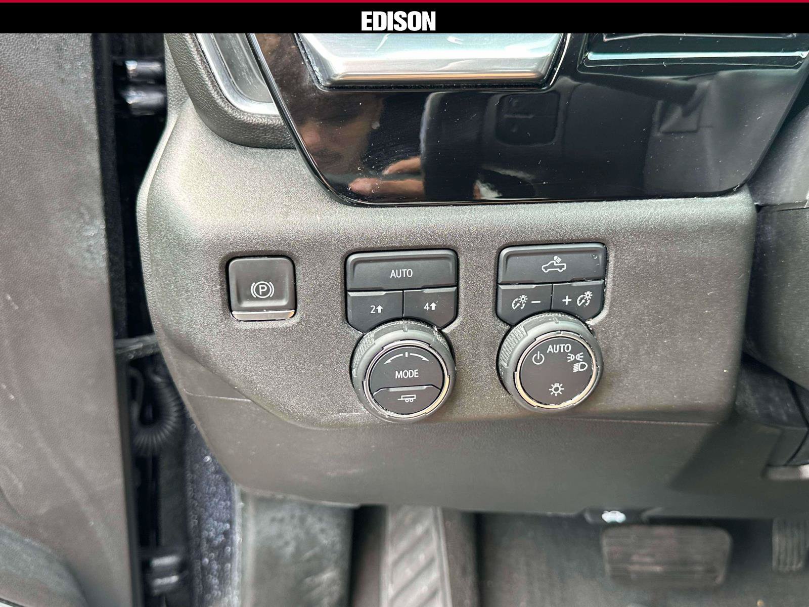 Used 2022 Chevrolet Silverado 1500 LT AWD/4WD image 20