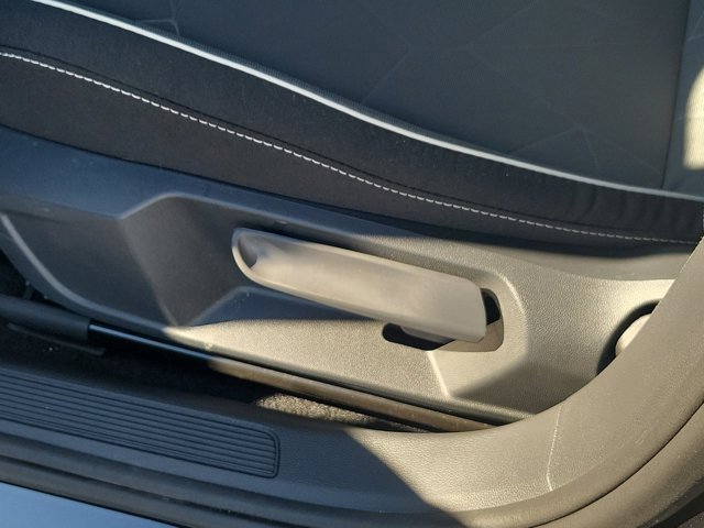 Used 2025 Volkswagen Jetta Sport image 15