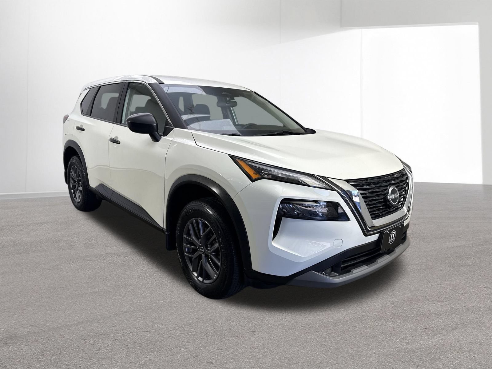 Used 2023 Nissan Rogue S AWD/4WD image 3