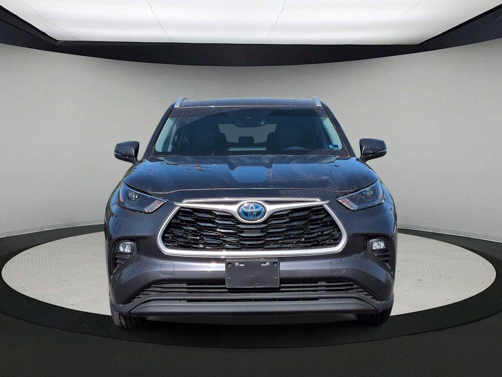 Used 2023 Toyota Highlander XLE AWD/4WD image 3