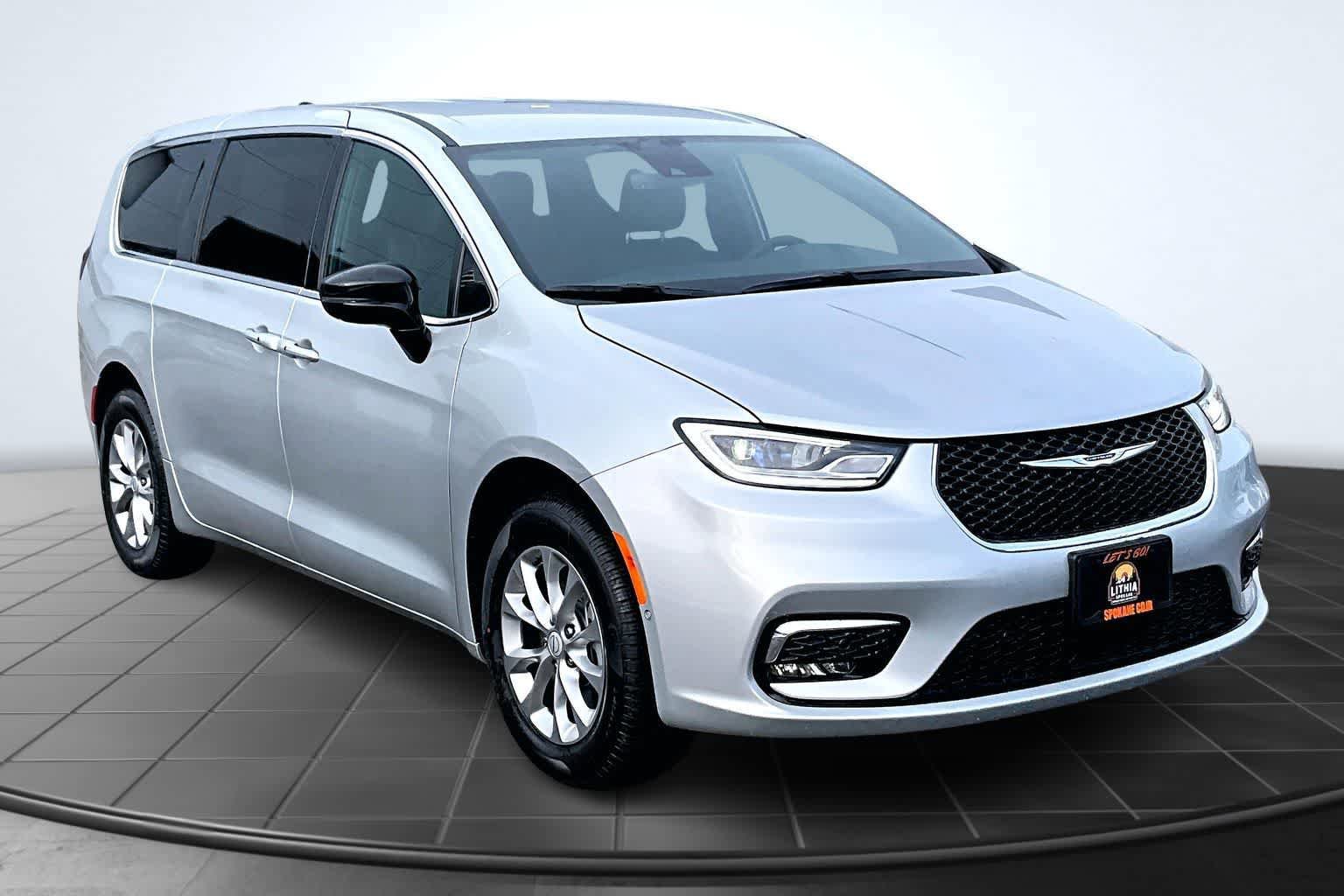 New 2026 Chrysler Pacifica Select AWD/4WD image 22
