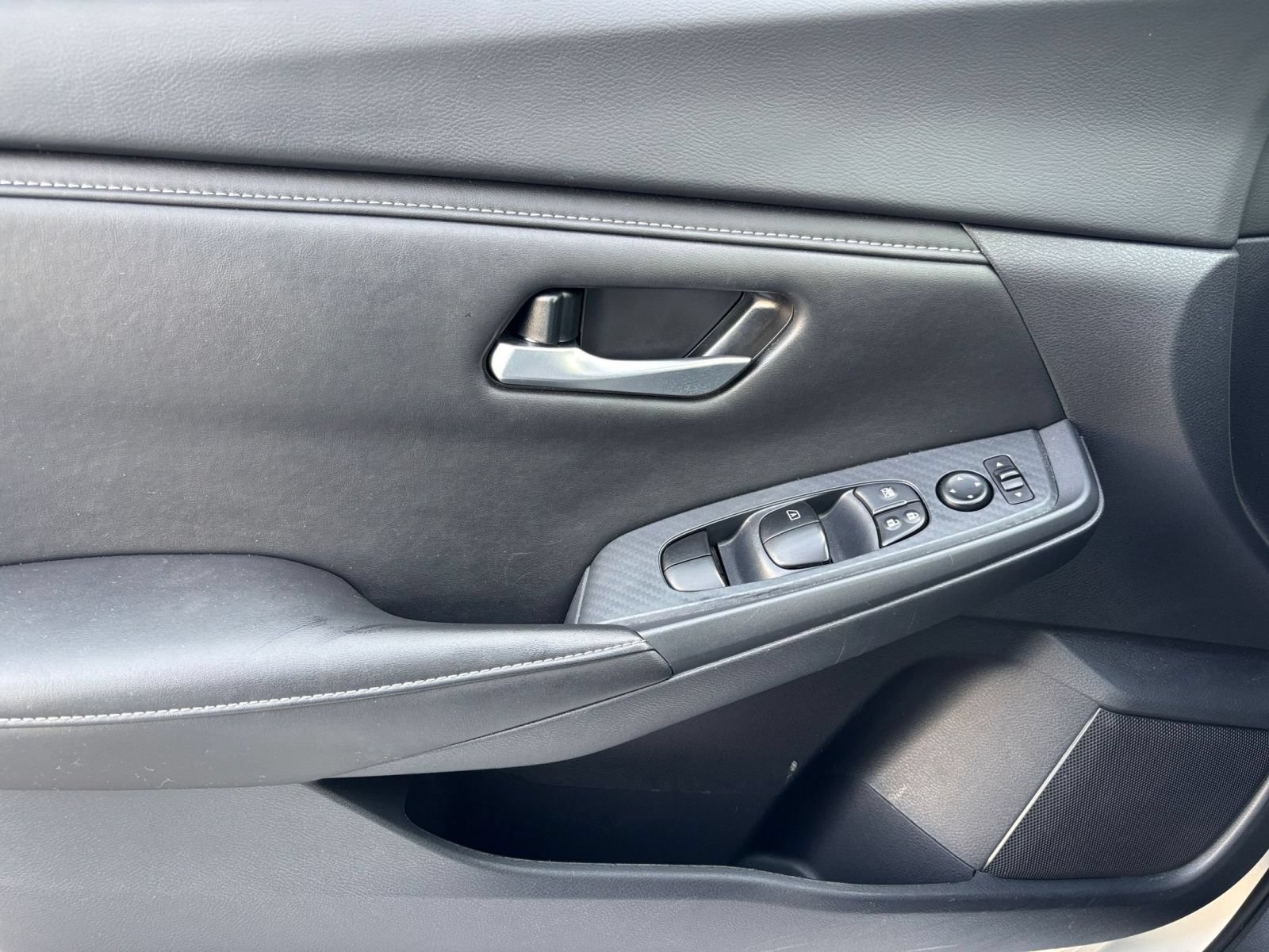 Used 2025 Nissan Sentra SV FWD image 15
