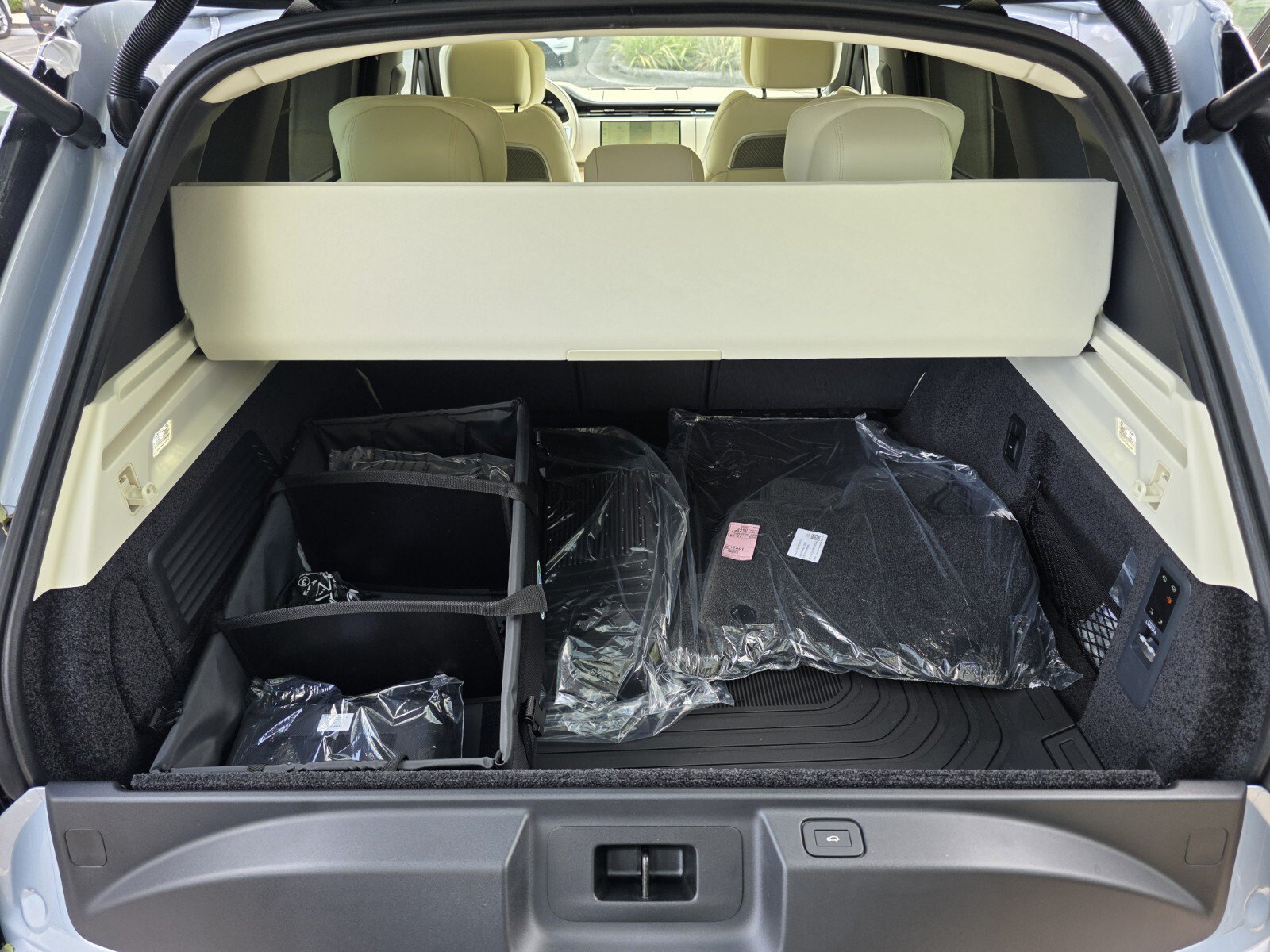 New 2026 Land Rover Range Rover Autobiography AWD/4WD image 14