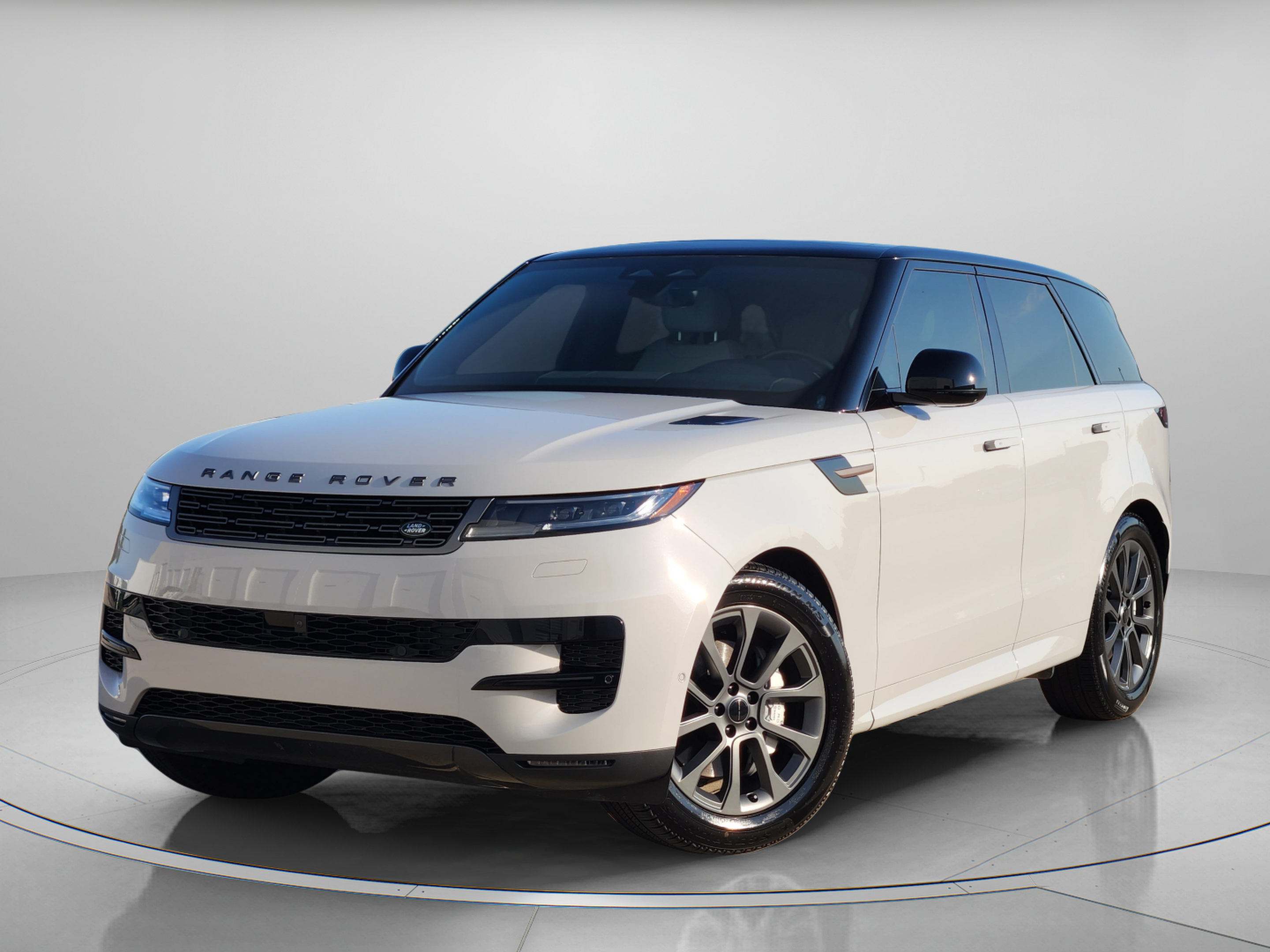 Used 2026 Land Rover Range Rover Sport SE