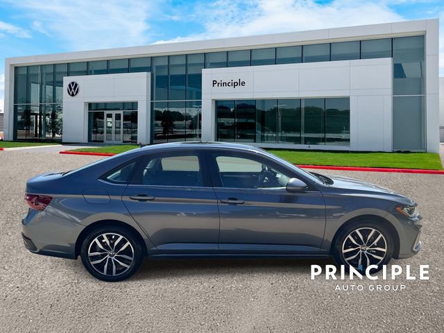Used 2026 Volkswagen Jetta SE FWD image 5