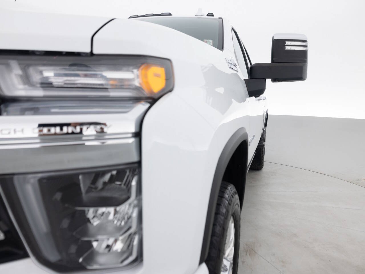 Used 2023 Chevrolet Silverado 2500 High Country w/ Z71 Off-Road Package AWD/4WD image 12