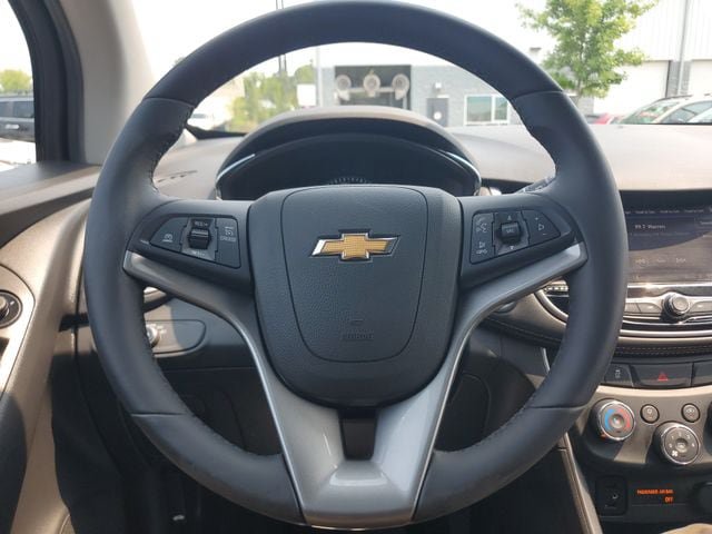 Used 2022 Chevrolet Trax LT w/ Premium Seat Package AWD/4WD image 22
