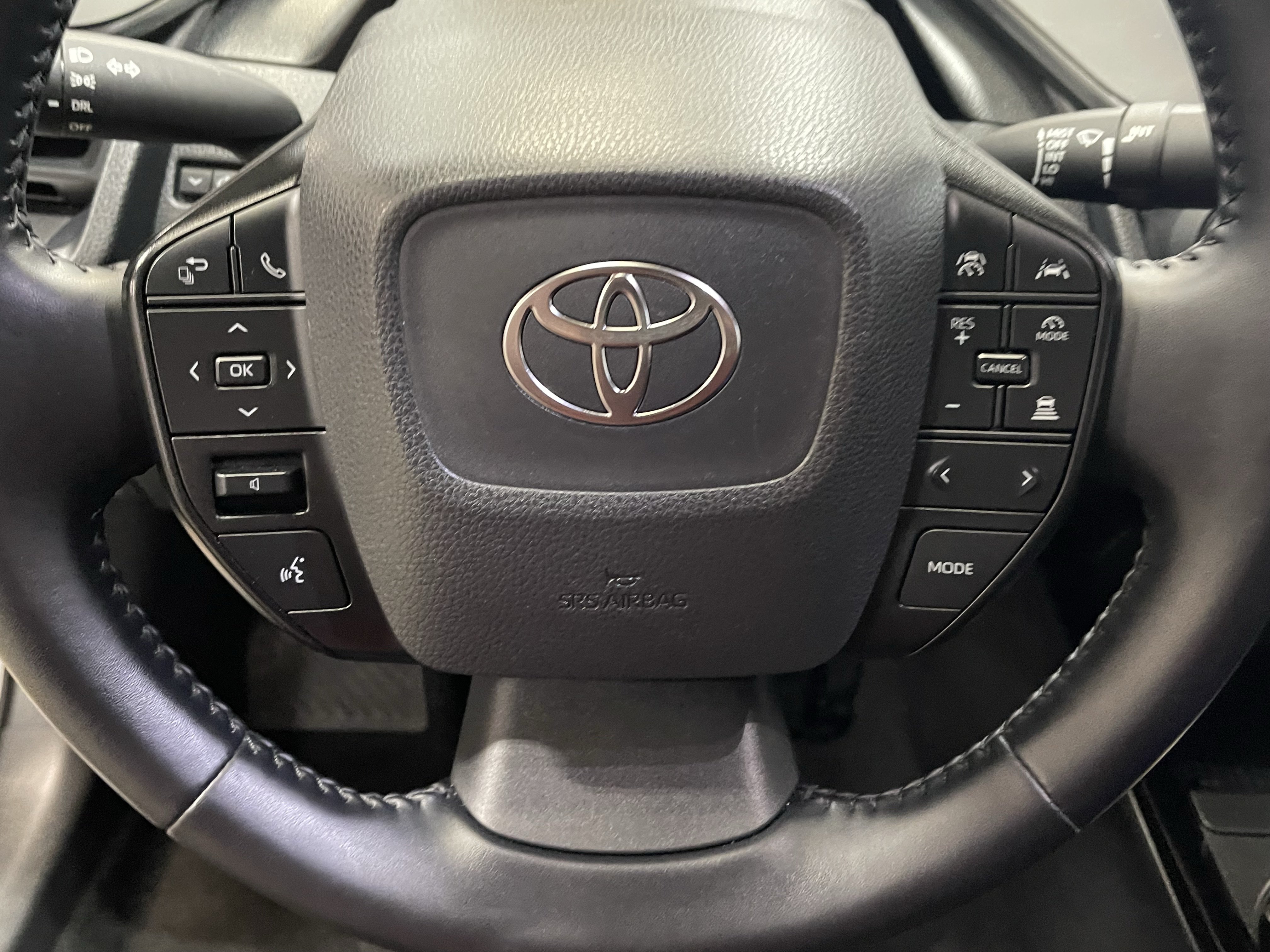 Used 2025 Toyota Prius LE FWD image 19