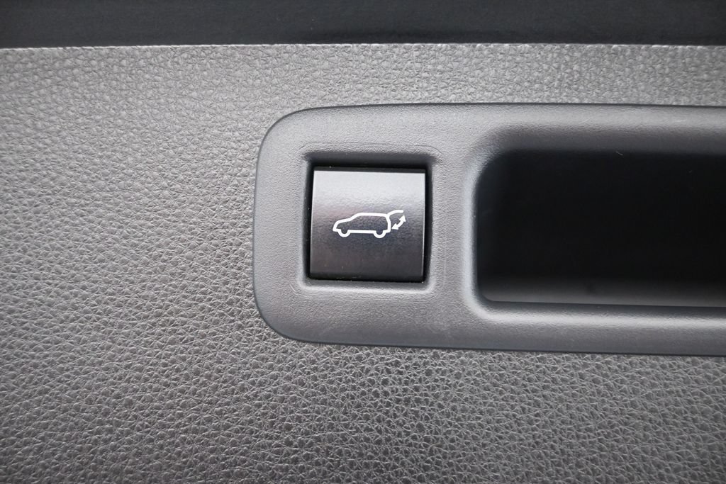 Used 2022 Toyota Highlander XLE AWD/4WD image 35