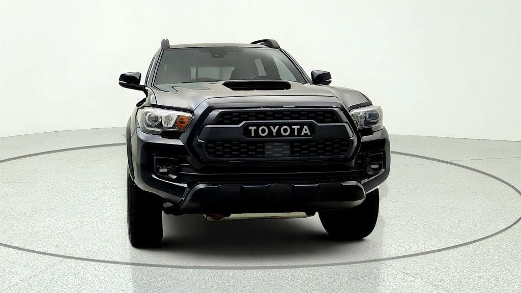 Used 2019 Toyota Tacoma TRD Pro AWD/4WD image 2