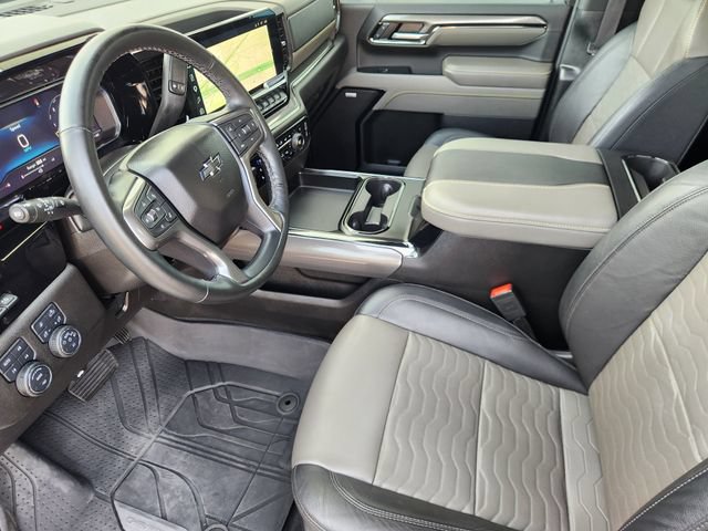 Used 2025 Chevrolet Silverado 2500 ZR2 w/ Technology Package AWD/4WD image 4