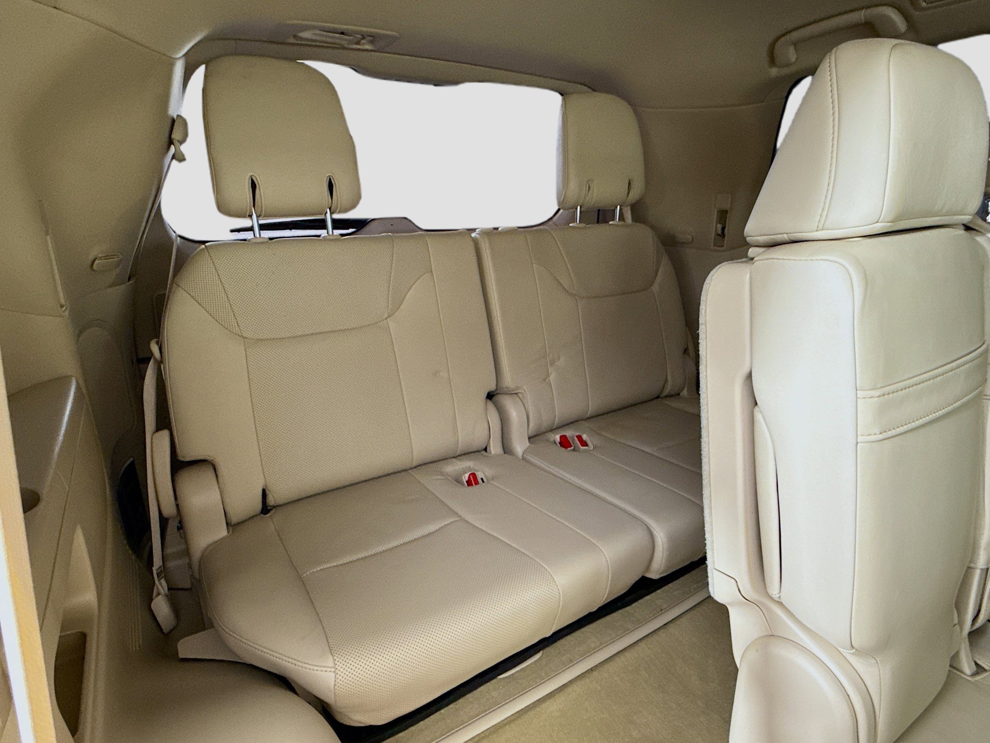 Used 2020 Lexus LX 570 4WD w/ 3rd Row & Luxury Pkg image 30