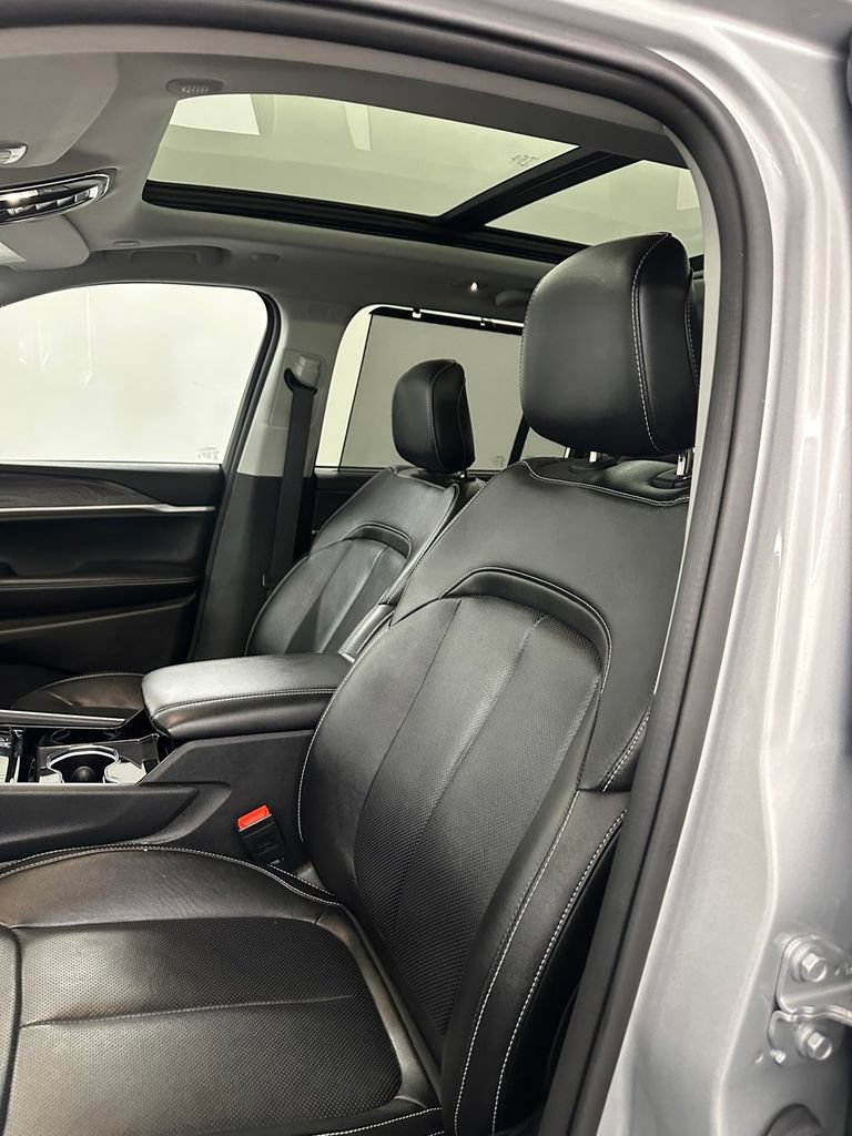 Used 2023 Jeep Grand Cherokee 4WD 4xe w/ Luxury Tech Group II image 12