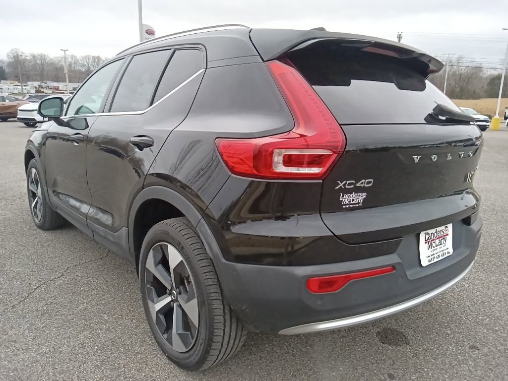 Used 2023 Volvo XC40 B5 Plus w/ Driver Assist Package image 5