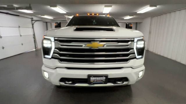Certified 2024 Chevrolet Silverado 2500 High Country w/ High Country Premium Package AWD/4WD image 3